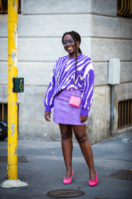 purple skirt, purple pullover, zebra printed pullover, suede skirt, mini skirt, pink leather bag, quilted bag, mini bag, chanel bag, square shape bag, round shape sunglasses, blue sunglasses, striped pullover, suede pumps, pink pumps, purple total look, lois opoku, street style, jonathan paciullo, FW, frenchystyle, fashion week, MFW, MILAN, SPRING SUMMER 2021, SS 21, vertical, full length