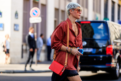 bracelet, leather bag, necklace, red bag, red shirt, short hair, sunglasses, PFW, fashion week, frenchystyle, FW, jonathan paciullo, street style, PARIS, horizontal, atmosphere details, detail, AUTUMN WINTER 2018-2019, FALL WINTER 2018-2019, FW 18-19, elisa nalin