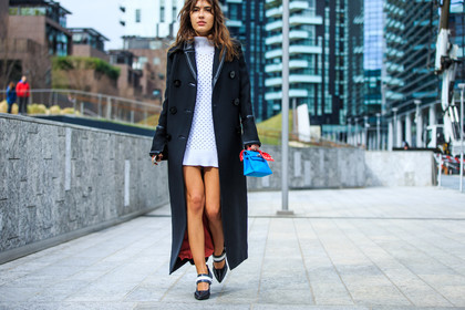 atmosphere details, AUTUMN WINTER 2016-2017, AW 16-17, black coat, black heels, blue bag, detail, FALL WINTER 2016-2017, fashion week, frenchystyle, FW, FW 16-17, graphic shoes, hermès, high heels, horizontal, jonathan paciullo, knit dress, leather bag, leather shoes, LFW, LONDON, long coat, louis vuitton, MENSWEAR, mini bag, patricia contreras, patricia manfield, red bandana, street style, white dress, white knit, white sweater