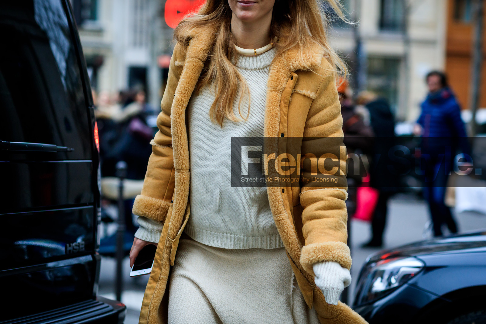 camel jacket, fur jacket, leather jacket, shearling, white skirt, white sweater, fashion week, frenchystyle, FW, jonathan paciullo, street style, PFW, PARIS, SPRING SUMMER 2017, SS 17, HAUTE COUTURE, atmosphere details, detail, horizontal, jennifer neyt