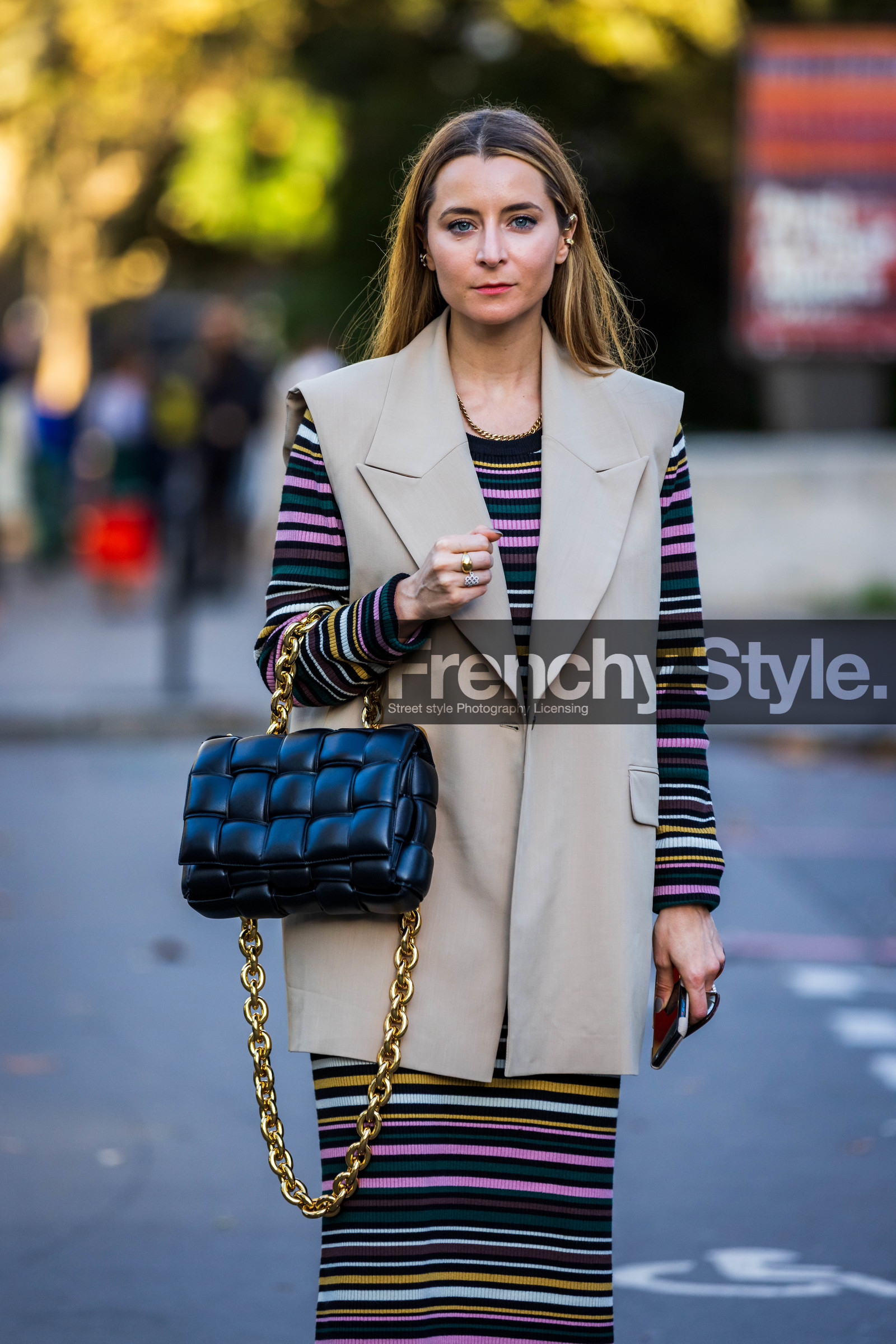 bag, beige blazer, beige jacket, black bag, chain bag, color, colored dress, dress, Julia Comil, leather bag, multicolor, pink dress, printed dress, quilted bag, ribbed dress, sleeveless blazer, sleeveless jacket, striped dress, stripes, fashion week, frenchystyle, FW, jonathan paciullo, street style, PFW, PARIS, SPRING SUMMER 2022, SS 22, vertical, atmosphere details