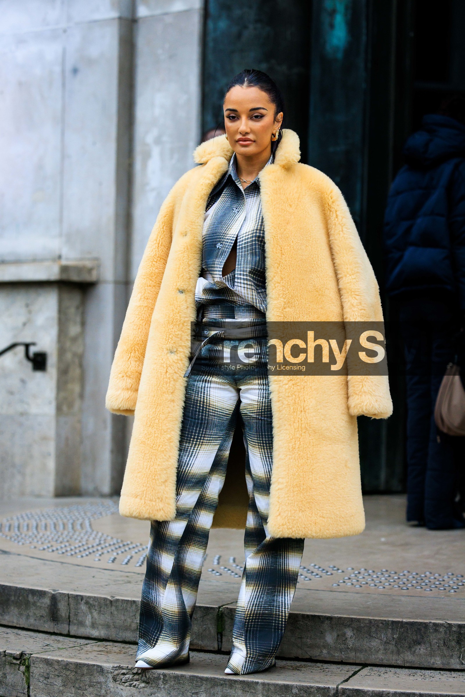 golden looops, furry coat, light yellow coat, winter coat, printed set, plaid set, black and white pants, black and white shirt, fashion week, frenchystyle, FW, jonathan paciullo, street style, PFW, PARIS, menswear, AUTUMN WINTER 2022-2023, FALL WINTER 2022-2023, FW 22-23, full length, vertical
