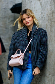 sabina socol, grey jacket, checked jacket, balloon sleeves, blue jeans, denim, delvaux bag, crossbody bag, light pink leather bag, used jeans, black leather boots, fashion week, frenchystyle, FW, jonathan paciullo, street style, PFW, PARIS, vertical, atmosphere details, detail