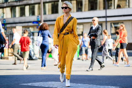 black bag, fendi, high heels, leather bag, leather shoes, monogram, sunglasses, trousers, white boots, yellow belt, yellow jumpsuit, PFW, fashion week, frenchystyle, FW, jonathan paciullo, street style, PARIS, horizontal, atmosphere details, full length, AUTUMN WINTER 2018-2019, FALL WINTER 2018-2019, FW 18-19, caro daur