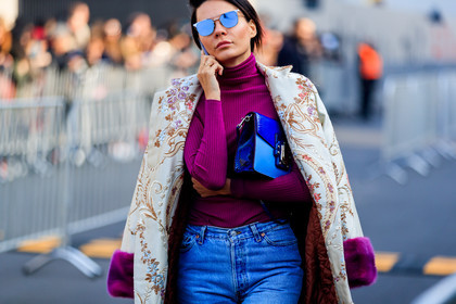 atmosphere details, AUTUMN WINTER 2017-2018, AW 17-18, beige coat, blue bag, blue denim, denim pants, detail, FALL WINTER 2017-2018, fashion week, frenchystyle, FW, FW 17-18, horizontal, jeans, jonathan paciullo, leather bag, MFW, MILAN, over the shoulder, printed coat, purple fur, red sweater, street style, sunglasses, trousers, turtleneck sweater