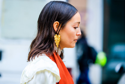 atmosphere details, AUTUMN WINTER 2017-2018, AW 17-18, beige shirt, detail, earrings, FALL WINTER 2017-2018, fashion week, frenchystyle, FW, FW 17-18, horizontal, jonathan paciullo, MFW, MILAN, rachael wang, red jumpsuit, street style