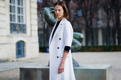 black sweater, christian dior, white coat, white jacket, fashion week, frenchystyle, FW, jonathan paciullo, street style, PFW, PARIS, SPRING SUMMER 2017, SS 17, HAUTE COUTURE, atmosphere details, detail, horizontal, aymeline valade, model