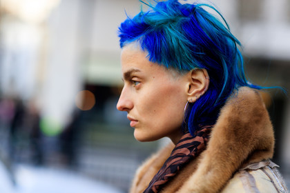 beige coat, blue hair, brown scarf, dyed hair, leather jacket, printed scarf, shearling, fashion week, frenchystyle, FW, jonathan paciullo, street style, LFW, LONDON, AUTUMN WINTER 2018-2019, AW 18-19, FALL WINTER 2018-2019, FW 18-19, horizontal, atmosphere details, detail, portrait, model