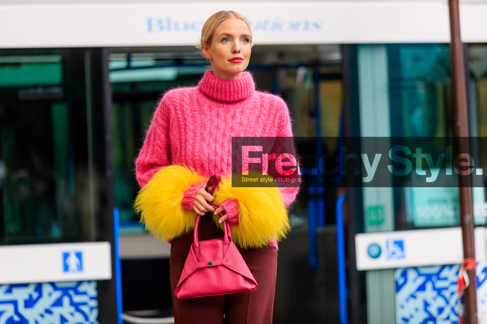 leonie hanne, balenciaga sunglasses, futurist shape sunglasses, purple sunglasses, mirror sunglasses, pink pullover, turtleneck pullover, pink leather bag, hand bag, feather details pullover, feather details, yellow pullover, burgundy pants, tailored pants, PARIS, PFW, SPRING SUMMER 2020, SS 20, fashion week, frenchystyle, FW, jonathan paciullo, street style, horizontal, atmosphere details, detail
