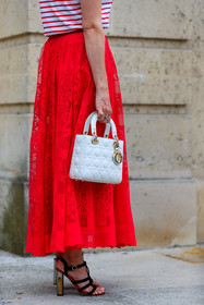 red skirt, long skirt, lace skirt, dior skirt, dior bag, lady dior bag, quilted bag, hand bag, white leather bag, square shape bag, bag detail, close up detail, legs detail, high heels sandals, black sandals, multi straps sandals, suede sandals, fashion week, frenchystyle, FW, jonathan paciullo, street style, PFW, PARIS, AUTUMN WINTER 2021-2022, FALL WINTER 2021-2022, FW 21-22, vertical, atmosphere details, detail