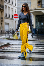 yellow pants, knot details, knoted pants, leather pants, off white pants, off white shoes, off white sneakers, off white pullover, knit top, grey pullover, cropped pullover, long sleeves top, grey shoes, grey sneakers, sportswear, sportswear look, off white total look, yellow leather pants, alizee gamberini, fashion week, frenchystyle, FW, jonathan paciullo, street style, PFW, PARIS, AUTUMN WINTER 2021-2022, FALL WINTER 2021-2022, FW 21-22, vertical, full length