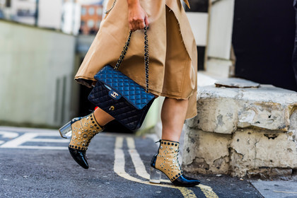 chanel bag, boots, bottines, beige, black, fashion week, frenchystyle, FW, jonathan paciullo, street style, SPRING SUMMER 2022, SS 22, LFW, LONDON, horizontal, atmosphere details, detail