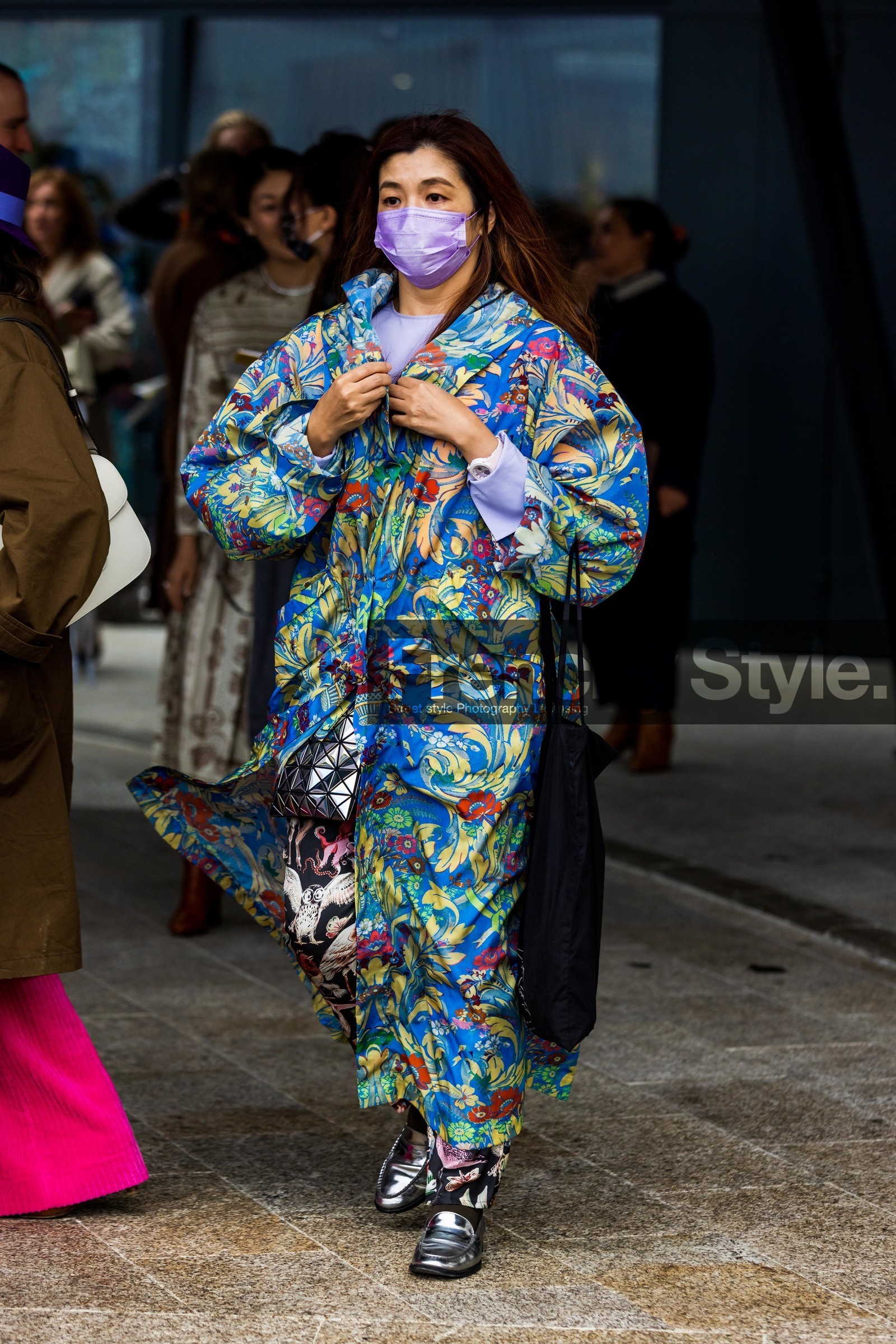 animal print, bag, blue coat, brown pants, coat, color, facial mask, floral print, flower, loafers, mocassins, multicolor, pants, print, printed coat, printed pants, silver bag, silver loafers, silver mocassins, yellow coat, fashion week, frenchystyle, FW, jonathan paciullo, street style, PFW, PARIS, SPRING SUMMER 2022, SS 22, vertical, full length