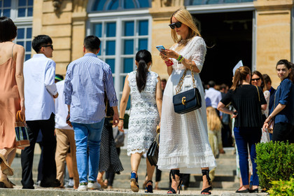 black bag, black shoes, bracelet, christian dior, graphic dress, high heels, lace dress, leather bag, leather shoes, printed dress, sunglasses, white dress, fashion week, frenchystyle, FW, jonathan paciullo, street style, PFW, PARIS, horizontal, atmosphere details, full length, AUTUMN WINTER 2018-2019, FALL WINTER 2018-2019, FW 18-19, Charlotte Groeneveld