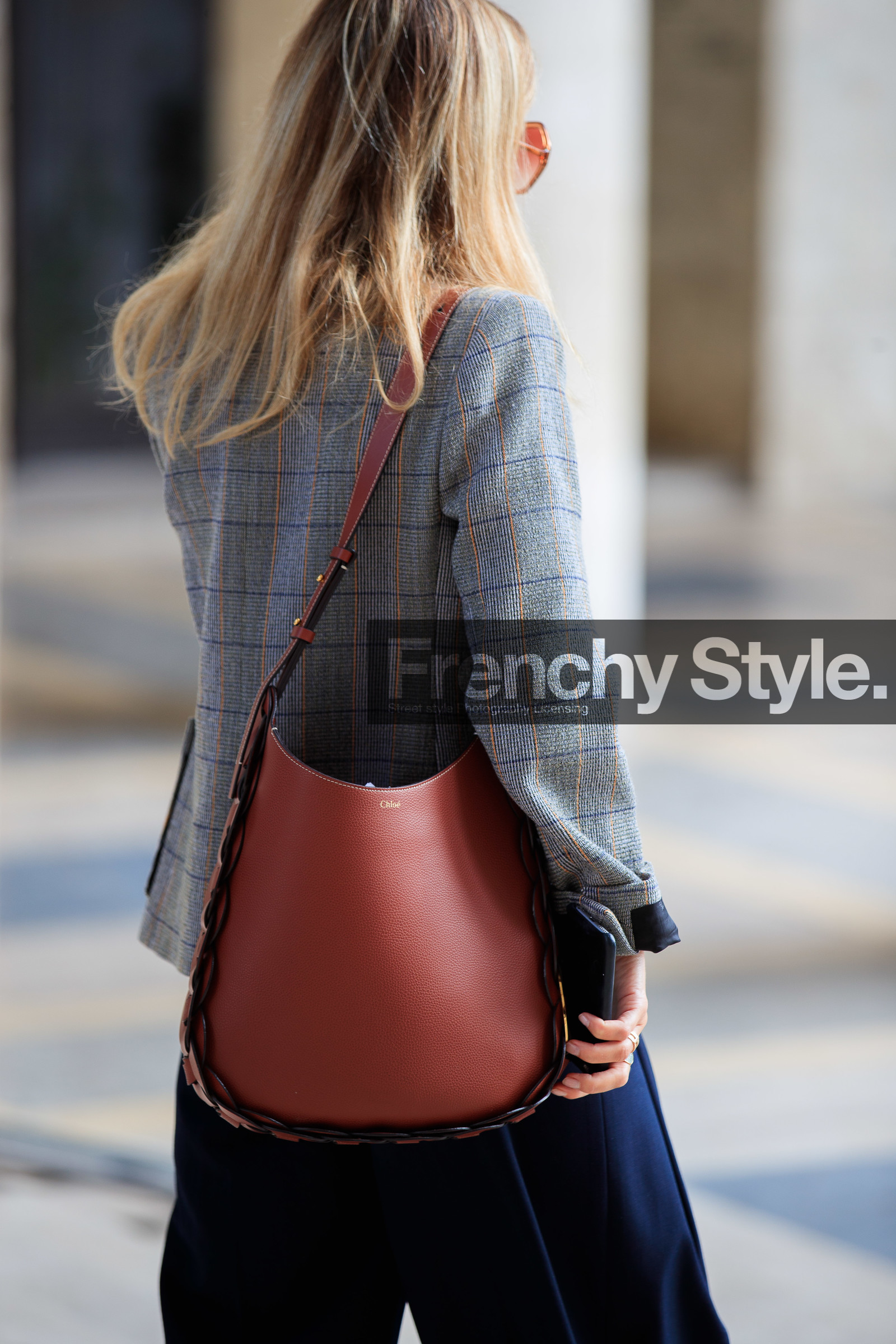 bag detail, back details, brown leather bag, shoulder bag, chloe bag, checked jacket, grey jacket, fashion week, frenchystyle, FW, jonathan paciullo, street style, PFW, PARIS, SPRING SUMMER 2021, SS 21, vertical, atmosphere details, detail