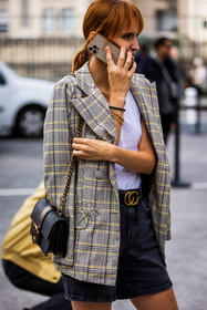 bag, belt, black bag, black belt, blazer, bracelet, chain bag, checked blazer, checked print, denim, grey blazer, grey short, leather bag, leather belt, long short, print, printed blazer, short, smartphone, tartan, tartan blazer, v-neck t-shirt, white t-shirt, fashion week, frenchystyle, FW, jonathan paciullo, street style, PFW, PARIS, SPRING SUMMER 2022, SS 22, vertical, atmosphere details
