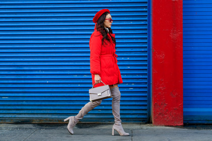 beret, fun sunglasses, high boots, high heels, leather bag, leather shoes, nude bag, nude boots, red hat, red jacket, sunglasses, street style, jonathan paciullo, FW, frenchystyle, fashion week, NYFW, NEW YORK, AUTUMN WINTER 2018-2019, AW 18-19, FALL WINTER 2018-2019, FW 18-19, atmosphere details, horizontal, full length