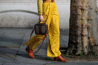 estelle pigault, gucci bag, monogrammed bag, brown leather bag, striped bag, striped strap bag, yellow pants, brocart pants, flare pants, silk pants, floral printed pants, camel suede belt, brown suede belt, striped belt, bicolor belt, belted pants, close up detail, bag detail, legs detail, fashion week, frenchystyle, FW, jonathan paciullo, street style, LFW, LONDON, AUTUMN WINTER 2020-2021, FALL WINTER 2020-2021, FW 20-21, horizontal, atmosphere details, detail