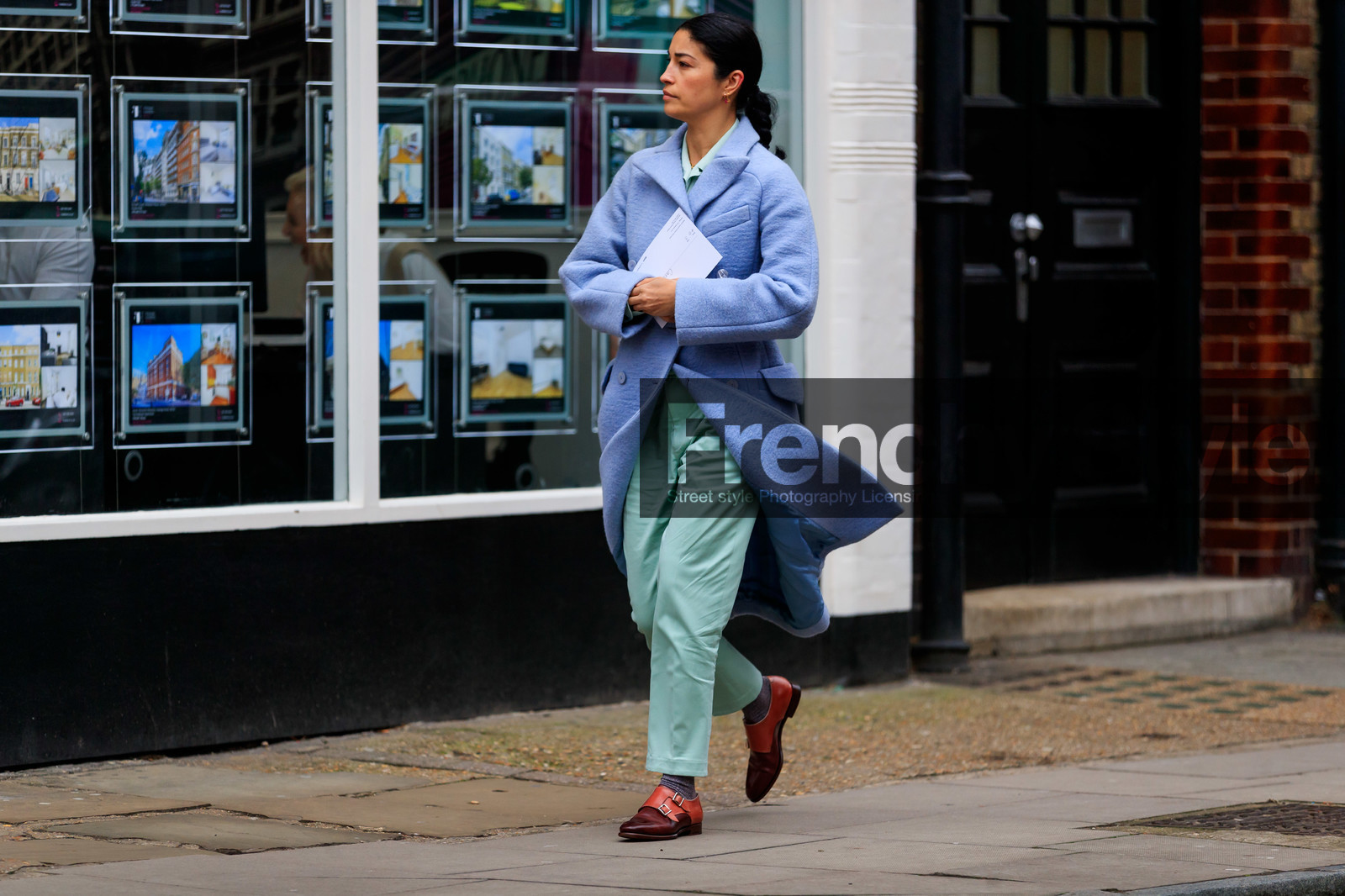 caroline issa, light blue coat, light green pants, camel leather shoes, camel leather derbies, brown leather shoes, brown leather derbies, fashion week, frenchystyle, FW, jonathan paciullo, street style, LFW, LONDON, AUTUMN WINTER 2020-2021, FALL WINTER 2020-2021, FW 20-21, horizontal, atmosphere details, full length