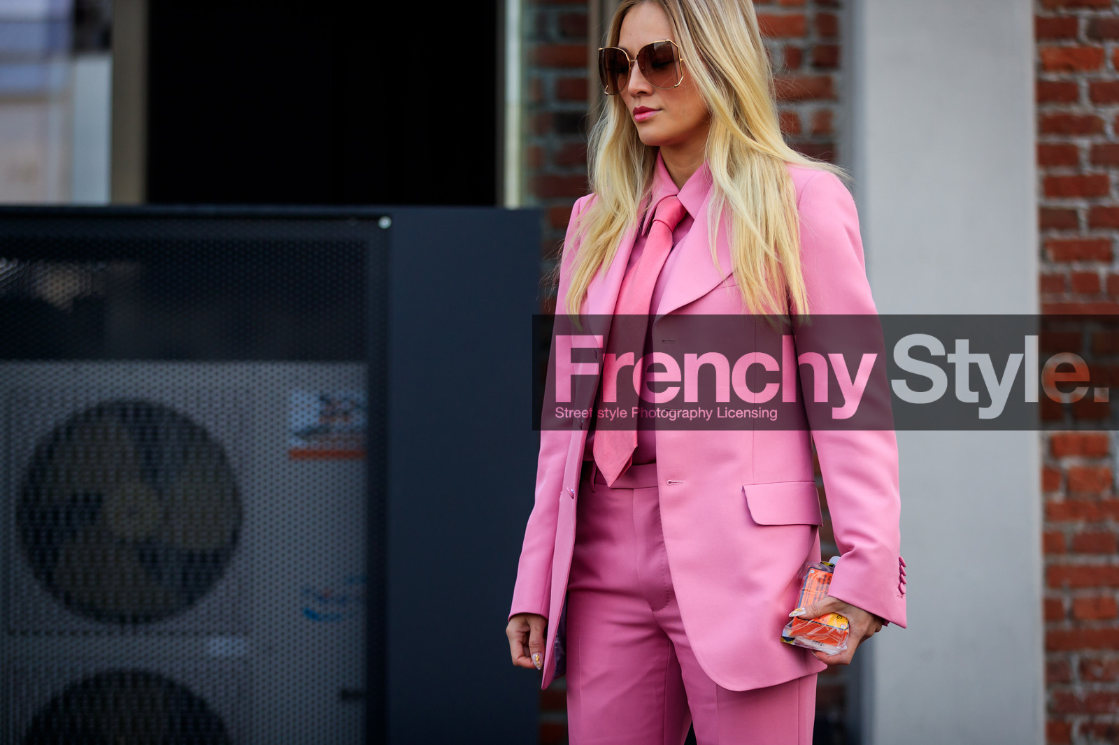 blazer, gucci, pink jacket, pink pants, pink shirt, pink suit, pink tie, sunglasses, tone on tone, total look pink, trousers, fashion week, frenchystyle, FW, jonathan paciullo, street style, MFW, MILAN, AUTUMN WINTER 2018-2019, FALL WINTER 2018-2019, FW 18-19, horizontal, atmosphere details, tina leung