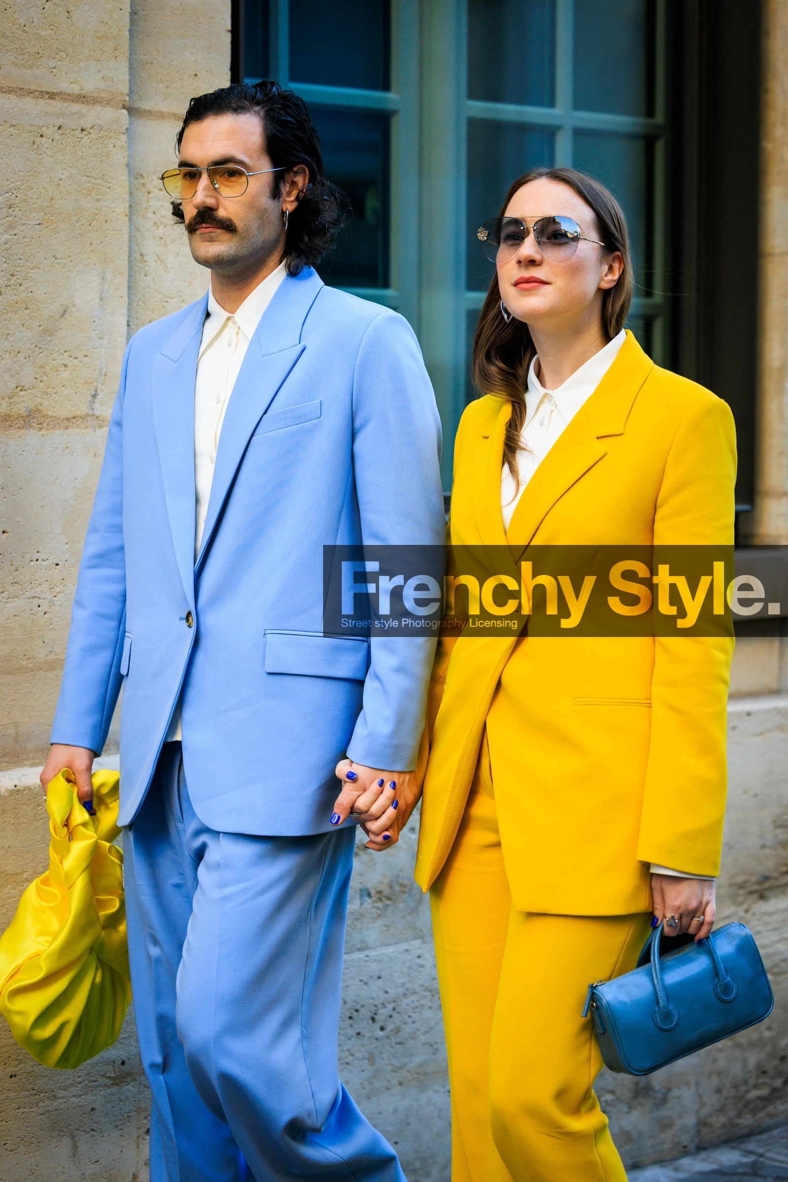 couple matching, blue suit, yellow suit, pilot sunglasses, moustache, dandy style, flared pants, yellow bag, blue mini handbag, young emperors, fashion week, frenchystyle, FW, jonathan paciullo, street style, AUTUMN WINTER 2022-2023, FALL WINTER 2022_2023, FW 22-23, PFW, PARIS, vertical, detail