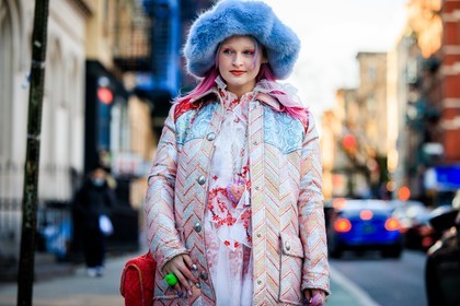fluffy hat, funky look, green ring, funky makeup, pink hair, blue hat, furry hat, printed coat, multicolor coat, transparent longdress, pink shoes, pink coat, fluffy handbag, lace dress, english broderies dress, red handbag, pink necklace, heart necklace, pendant necklace, fashion week, frenchystyle, FW, jonathan paciullo, street style, NYFW, NEW YORK, AUTUMN WINTER 2022-2023, FALL WINTER 2022_2023, FW 22-23, atmosphere details, horizontal