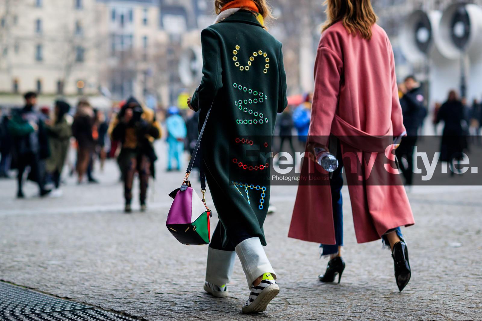 back detail, black heels, black shoes, embroidered coat, graphic bag, green coat, leather bag, multicolor bag, pink coat, printed shoes, trousers, white sneakers, fashion week, frenchystyle, FW, jonathan paciullo, street style, PFW, PARIS, SPRING SUMMER 2017, SS 17, HAUTE COUTURE, atmosphere details, detail, horizontal