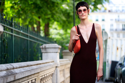 brown dress, leather bag, red bag, short hair, sunglasses, PFW, fashion week, frenchystyle, FW, jonathan paciullo, street style, PARIS, horizontal, atmosphere details, detail, model, AUTUMN WINTER 2018-2019, FALL WINTER 2018-2019, FW 18-19