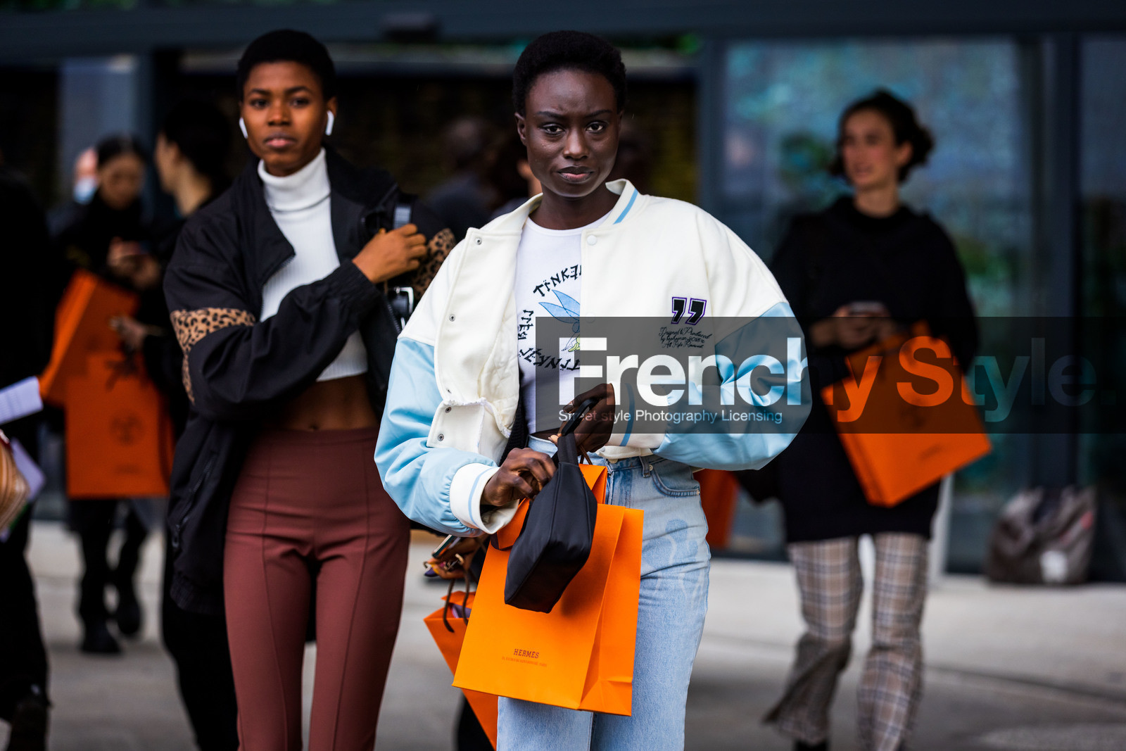 baby blue, blue bomber, blue denim, blue jacket, blue jean, bomber, cropped jacket, denim, high waist jean, jacket, jean, printed t-shirt, t-shirt, white bomber, white jacket, white t-shirt, fashion week, frenchystyle, FW, jonathan paciullo, street style, PFW, PARIS, SPRING SUMMER 2022, SS 22, atmosphere details, horizontal