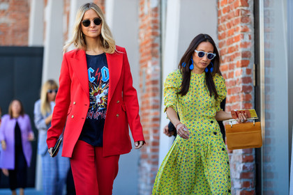 atmosphere details, black t shirt, blazer, brown bag, detail, earrings, fashion week, floral, flowers, frenchystyle, FW, graphic dress, graphic jacket, gucci, horizontal, jonathan paciullo, MFW, MILAN, printed dress, printed jacket, printed t shirt, red jacket, red pants, SPRING SUMMER 2018, SS 18, street style, sunglasses, trousers, yellow dress