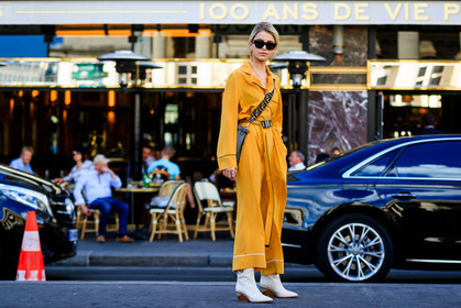 black bag, fendi, high heels, leather bag, leather shoes, monogram, sunglasses, trousers, white boots, yellow belt, yellow jumpsuit, PFW, fashion week, frenchystyle, FW, jonathan paciullo, street style, PARIS, horizontal, atmosphere details, full length, AUTUMN WINTER 2018-2019, FALL WINTER 2018-2019, FW 18-19, caro daur