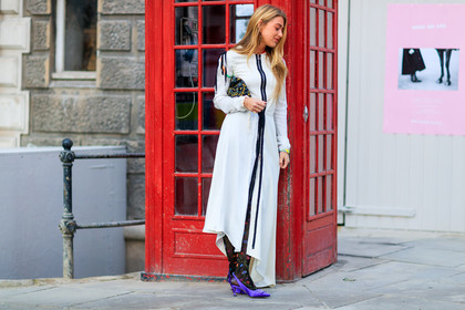 atmosphere details, emili sindlev, fashion week, frenchystyle, full length, FW, high heels, horizontal, jonathan paciullo, leather bag, leather shoes, LFW, LONDON, long dress, purple shoes, SPRING SUMMER 2018, SS 18, street style, white dress, zip