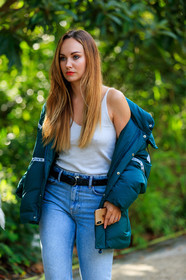 dark green coat, down jacket, lacoste coat, pyrenex coat, light blue jeans, black leather belt, PARIS, PFW, SPRING SUMMER 2020, SS 20, fashion week, frenchystyle, FW, jonathan paciullo, street style, vertical, atmosphere details, detail