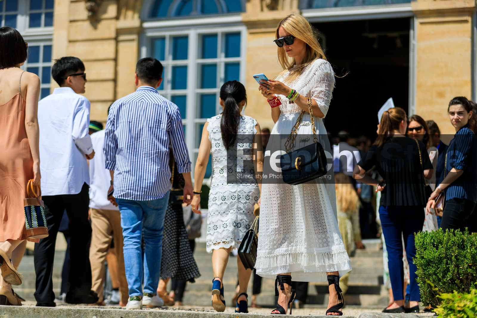 black bag, black shoes, bracelet, christian dior, graphic dress, high heels, lace dress, leather bag, leather shoes, printed dress, sunglasses, white dress, fashion week, frenchystyle, FW, jonathan paciullo, street style, PFW, PARIS, horizontal, atmosphere details, full length, AUTUMN WINTER 2018-2019, FALL WINTER 2018-2019, FW 18-19, Charlotte Groeneveld