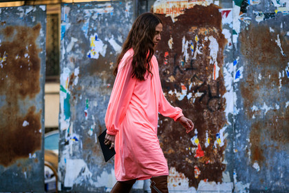 brown boots, high boots, leather shoes, pink dress, zip, fashion week, frenchystyle, FW, jonathan paciullo, street style, MFW, MILAN, AUTUMN WINTER 2018-2019, FALL WINTER 2018-2019, FW 18-19, horizontal, atmosphere details, erika boldrin