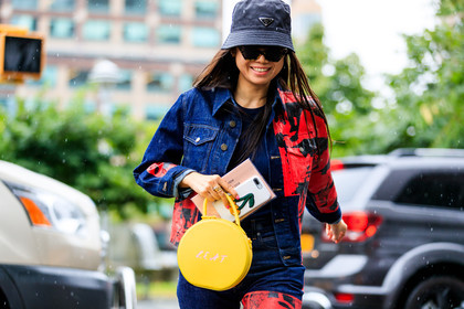 black hat, blue denim, denim jacket, denim pants, graphic jacket, graphic pants, jeans, leaf greener, leather bag, prada, printed jacket, printed pants, sunglasses, trousers, yellow bag, street style, jonathan paciullo, FW, frenchystyle, fashion week, NYFW, NEW YORK, SPRING SUMMER 2019, SS 19, atmosphere details, horizontal, detail