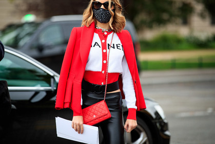 laetitia ruby, red jacket, red cardigan, red leather bag, quilted bag, crossbody bag, logo printed cardigan, white cardigan, black leather belt, black leather pants, chanel bag, chanel belt, chanel cardigan, chanel jacket, chanel total look, chanel necklace, big chain necklace, strassed necklace, chanel sunglasses, covid face mask, PARIS, PFW, fashion week, frenchystyle, FW, jonathan paciullo, street style, SPRING SUMMER 2021, SS 21, horizontal, atmosphere details, detail
