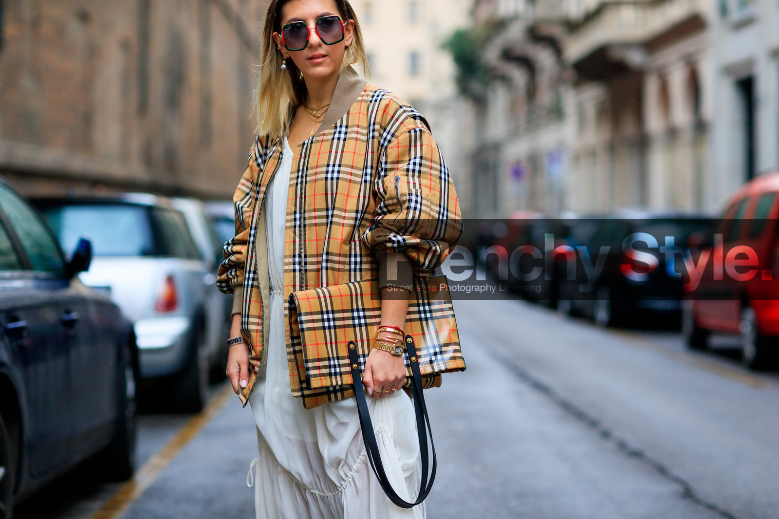 beige bag, beige jacket, burberry, checked, graphic bag, graphic jacket, leather bag, plaid, printed bag, printed jacket, sunglasses, tartan, white dress, fashion week, frenchystyle, FW, jonathan paciullo, street style, MFW, MILAN, AUTUMN WINTER 2018-2019, FALL WINTER 2018-2019, FW 18-19, horizontal, atmosphere details