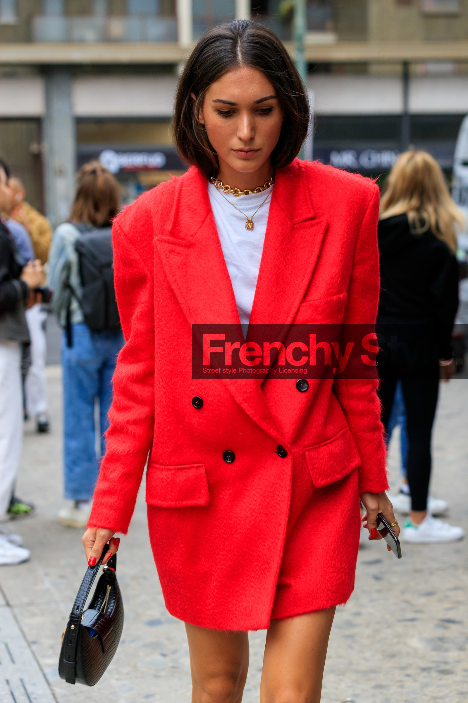 diletta bonaiuti, red jacket, max mara jacket, jacket dress, white t-shirt, chain necklace, golden necklace, black leather bag, hand bag, animal skin bag, fashion week, frenchystyle, FW, jonathan paciullo, street style, MFW, MILAN, SPRING SUMMER 2020, SS 20