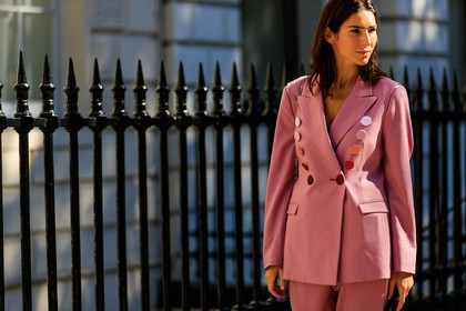 blazer, deborah reyner sebag, pink jacket, pink pants, pink suit, pins, trousers, fashion week, frenchystyle, FW, jonathan paciullo, street style, LFW, LONDON, SPRING SUMMER 2019, SS 19, atmosphere details, horizontal, detail