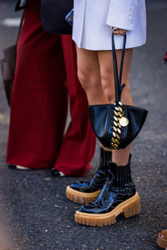 bag, black bag, black boots, boots, chain, detail, stella mccartney bag, stella mccartney boots, fashion week, frenchystyle, FW, jonathan paciullo, street style, PFW, PARIS, SPRING SUMMER 2022, SS 22, vertical, atmosphere details