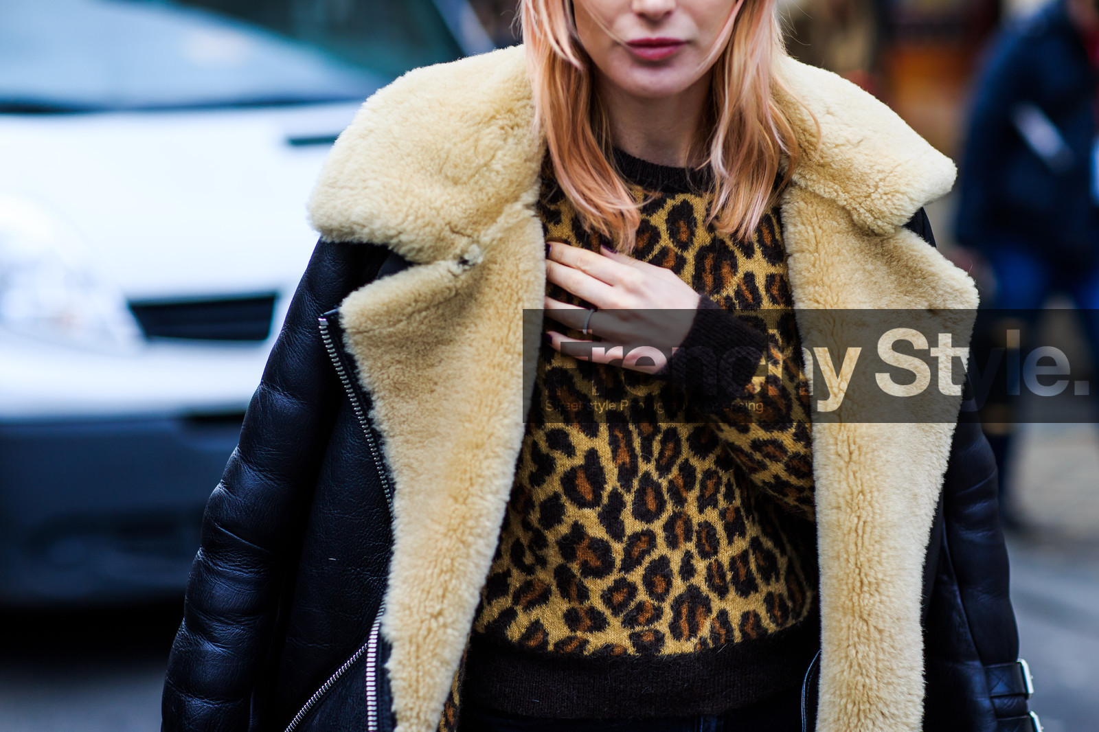 animal print, atmosphere details, AUTUMN WINTER 2016-2017, AW 16-17, black jacket, detail, dyed hair, FALL WINTER 2016-2017, fashion week, frenchystyle, FW, FW 16-17, horizontal, jonathan paciullo, leather jacket, leopard print, PARIS, PFW, pink hair, shearling, street style, yellow sweater