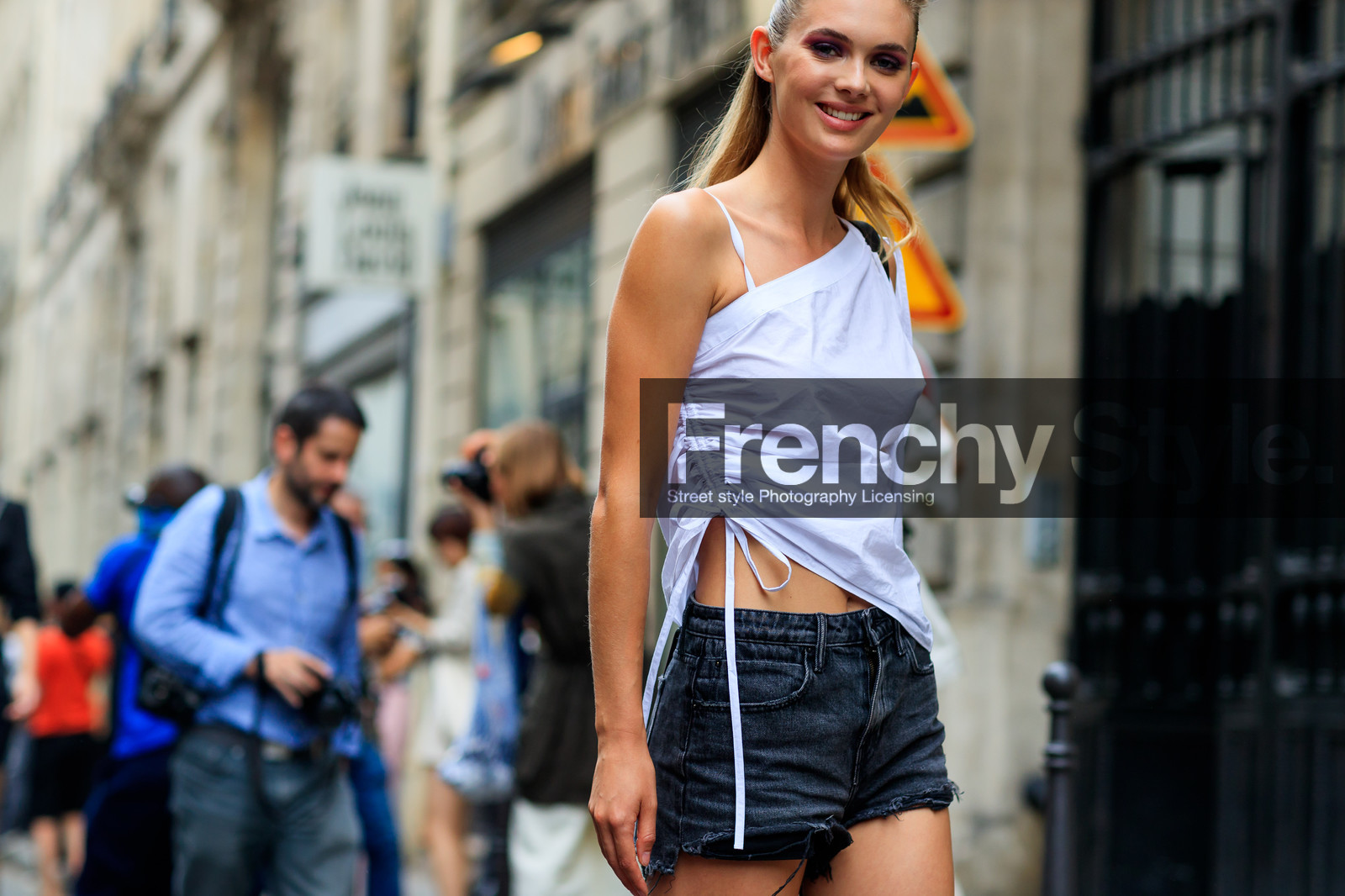 asymetric, black denim, denim short, denim shorts, one shoulder, white top, fashion week, frenchystyle, FW, jonathan paciullo, street style, PFW, PARIS, horizontal, atmosphere details, detail, model, AUTUMN WINTER 2018-2019, FALL WINTER 2018-2019, FW 18-19