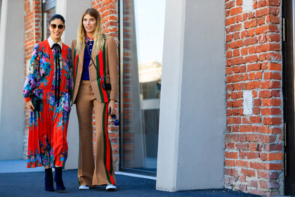 atmosphere details, black bag, black shoes, black sneakers, blazer, blue top, brown jacket, brown pants, brown suit, camera, caroline issa, converse, fashion week, floral, flowers, frenchystyle, full length, FW, graphic jacket, graphic pants, graphic skirt, gucci, horizontal, jonathan paciullo, leather bag, leather shoes, MFW, MILAN, multicolor dress, printed jacket, printed pants, printed skirt, red dress, SPRING SUMMER 2018, SS 18, street style, sunglasses, trousers, veronika heilbrunner