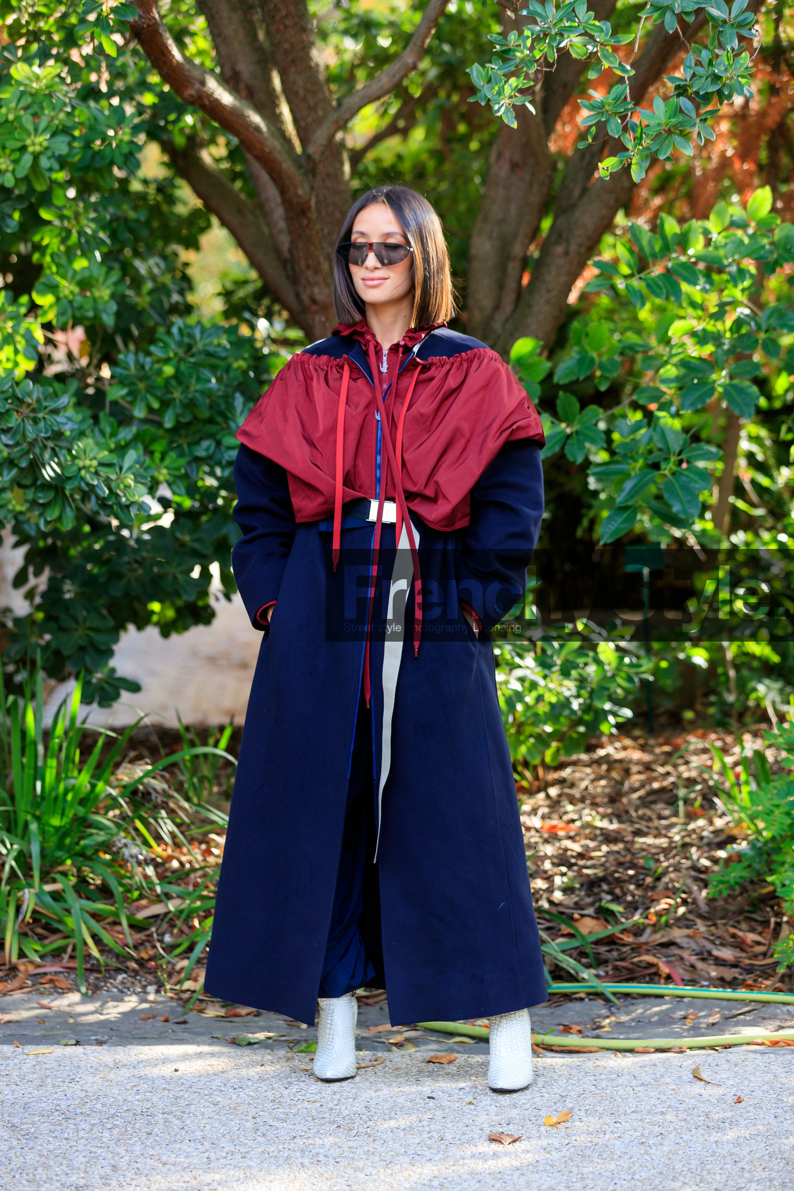 alexandra guerain, navy blue coat, red coat, lacoste coat, lacoste total look, belted coat, raincoat, futurist shape sunglasses, PARIS, PFW, SPRING SUMMER 2020, SS 20, fashion week, frenchystyle, FW, jonathan paciullo, street style, vertical, full length