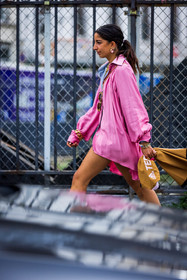 bag, bracelet, colot, gold bag, gold earrings, gold necklace, necklace, pink shirt, Selma Kaci, shirt, fashion week, frenchystyle, FW, jonathan paciullo, street style, PFW, PARIS, SPRING SUMMER 2022, SS 22, vertical, atmosphere details