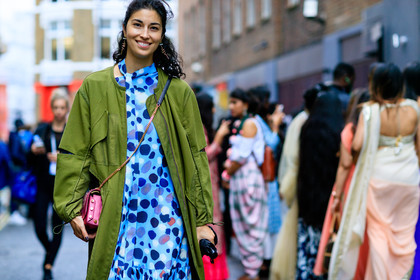 atmosphere details, blue dress, caroline issa, detail, fashion week, frenchystyle, FW, green jacket, horizontal, jonathan paciullo, leather bag, LFW, LONDON, pink bag, polka dot, printed dress, SPRING SUMMER 2017, SS 17, street style, woman