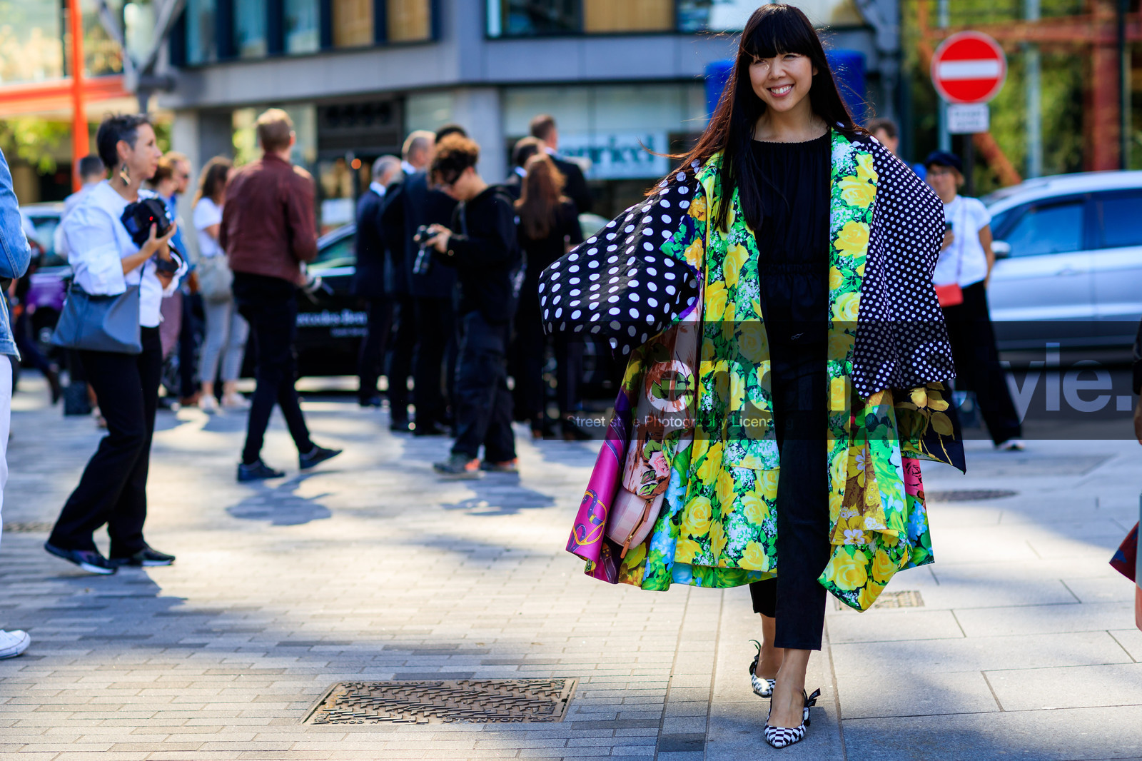floral, flowers, graphic jacket, leather bag, leather shoes, multicolor jacket, pink bag, polka dot, printed jacket, susie lau, fashion week, frenchystyle, FW, jonathan paciullo, street style, LFW, LONDON, SPRING SUMMER 2019, SS 19, atmosphere details, horizontal, detail