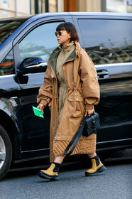 maiko shibata, camel parka, long parka, zipped parka, oversize parka, yellow leather boots, chelsea boots, low boots, flat boots, big sole boots, black leather bag, light beige parka, PARIS, PFW, SPRING SUMMER 2020, SS 20, fashion week, frenchystyle, FW, jonathan paciullo, street style, vertical, full length