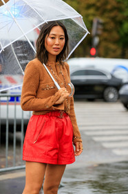 aimee song, beige jacket, tweed jacket, red leather shorts, red shorts, chanel belt, chanel jacket, belted shorts, red leather belt, PARIS, PFW, SPRING SUMMER 2020, SS 20, fashion week, frenchystyle, FW, jonathan paciullo, street style, vertical, atmosphere details, detail